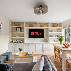 Holiday home Radiant Retreat Datchet-12 Mins To Heathrow Close To Windsor ,legoland, Eton And Slough, Datchet