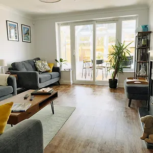 https://beautiful-3-bedroom-house-in-a-great-location.tophotelsbath.com